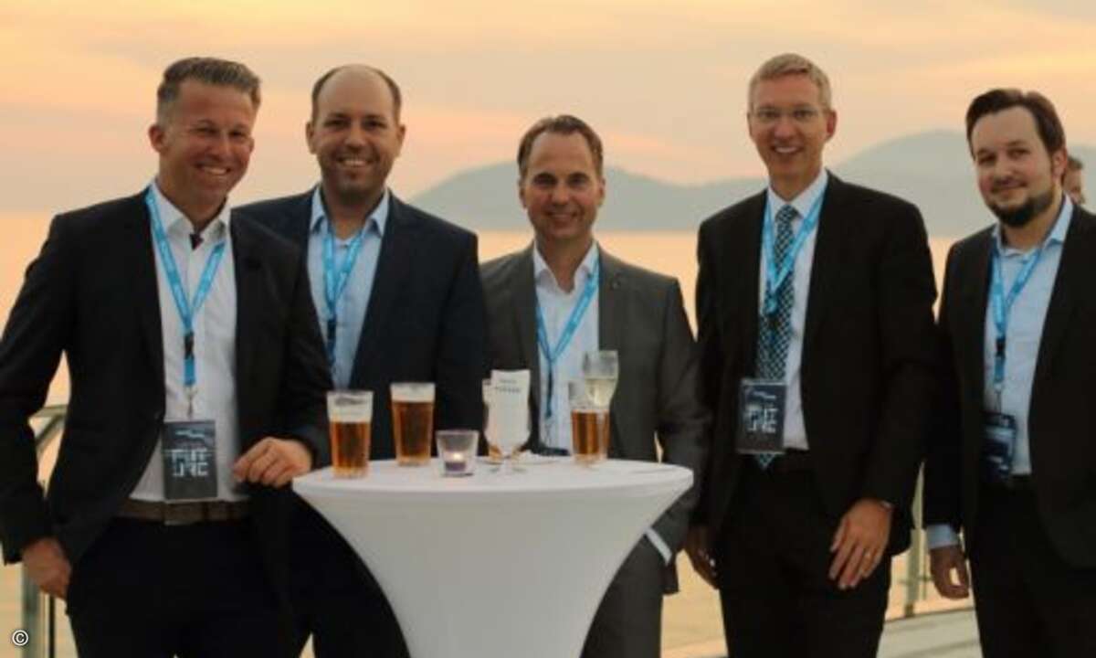 Andreas Fischer, Markus Böhm und Frank Söder von Kutzschbach Elektronic im Gespräch mit Christian Theilen (Sophos) und Andreas Körber (TMT) (Foto: Sophos)