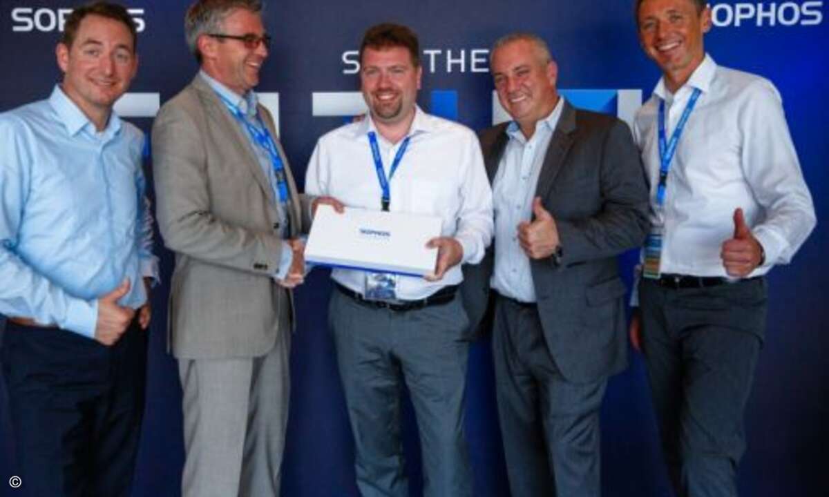 MSP-Ehren für Mario Bauer (Mitte) von StarCom Bauer, hier zusammen mit dem Sophos-Team Michael Gutsch, Lothar Leuck, Scott Barlow und Michael Demtröder (Foto: Sophos)