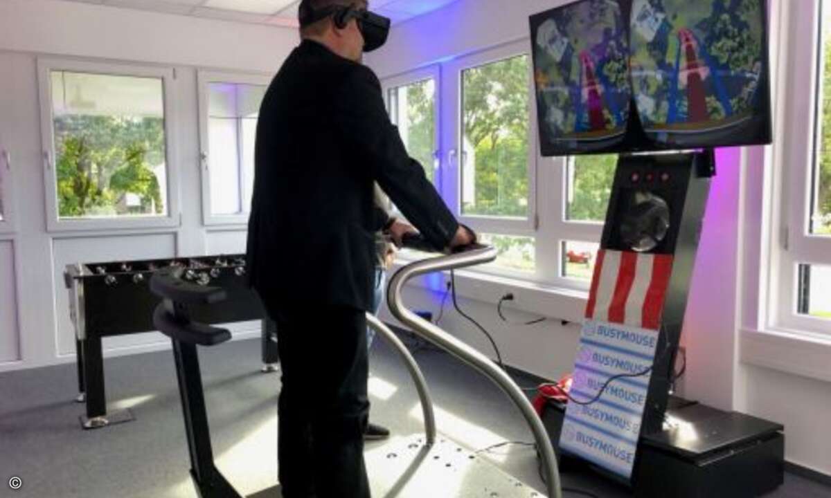 Peter Wellmann von der IHK Oldenburg testete neue Technologien (Bild: CRN)
