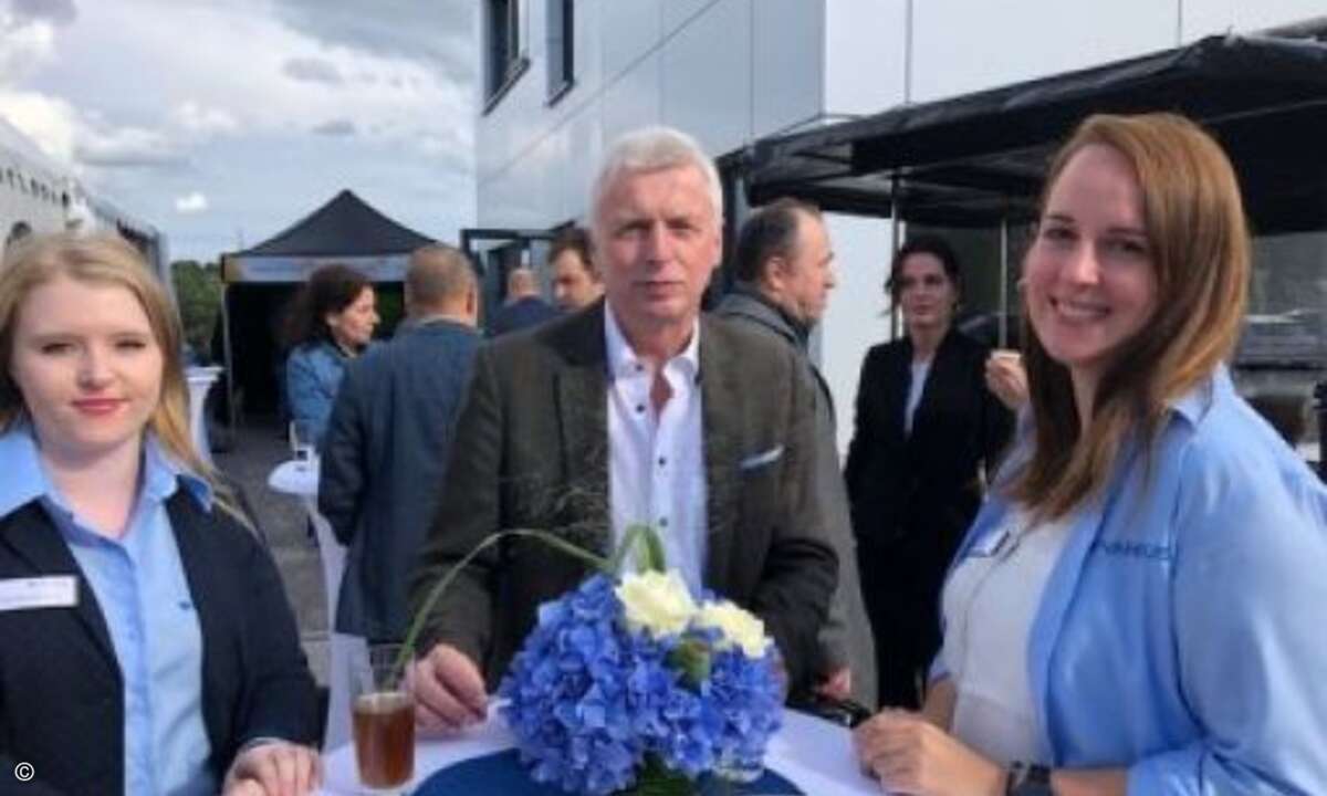 Ylva Buschmann(Vanquish, li.), Peter Caspari (Tradis) und Insa Pospich (Vanquish) (Bild: CRN)