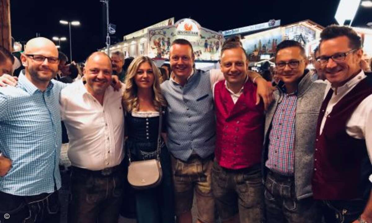 Gut gelaunt treffen sich die GSD-Gäste bei strahlendem Sonnenschein... (Foto: CRN)