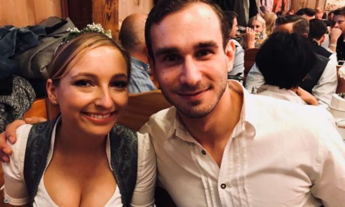 Malina Colombo (CRN) und Thorsten Thomas (Microsoft) schießen das perfekte Wiesn-Selfie (Foto: CRN)