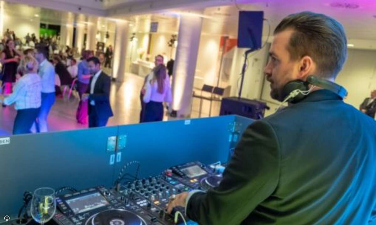 Ein DJ hatte da bereits die Band abgelöst (Foto: Thomas Geiger - NürnbergMesse)