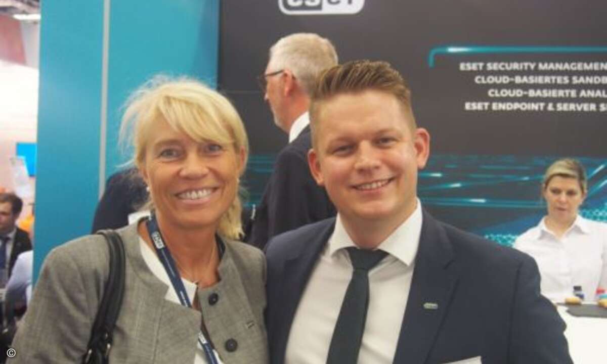 Wollten gern auf die Titelseite der CRN, haben es aber – erstmal? – nur in diese Bildergalerie geschafft: Claudia Ketzer und Daniel de Graaf-Dorn von Eset (Foto: CRN)