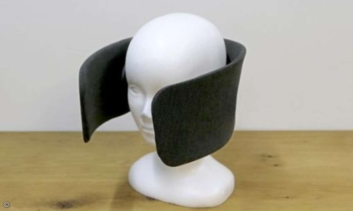 Kopfhörer mit Scheuklappen: »Wear Space« soll Nutzer von akkustischen und optischen Ablenkungen abschotten (Foto: Future Life Factory)