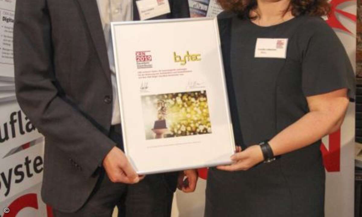 Für Bytec sind Carolin Leßmeister und Peter Schöbel ins Juleps gekommen (Foto: CRN)