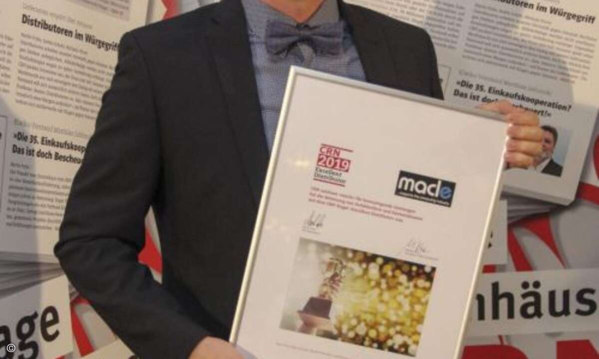 Tim Verhoeven nimmt den Award für Macle entgegen (Foto: CRN)