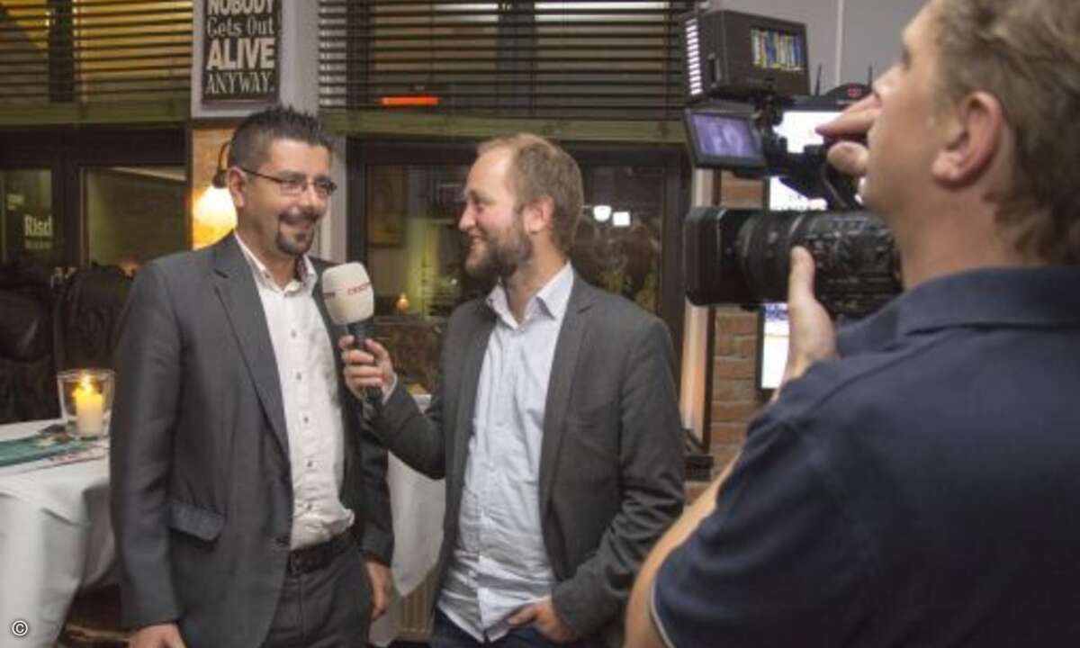 Bogdan Kruszewski wird vor laufender Kamera interviewt (Foto: CRN)