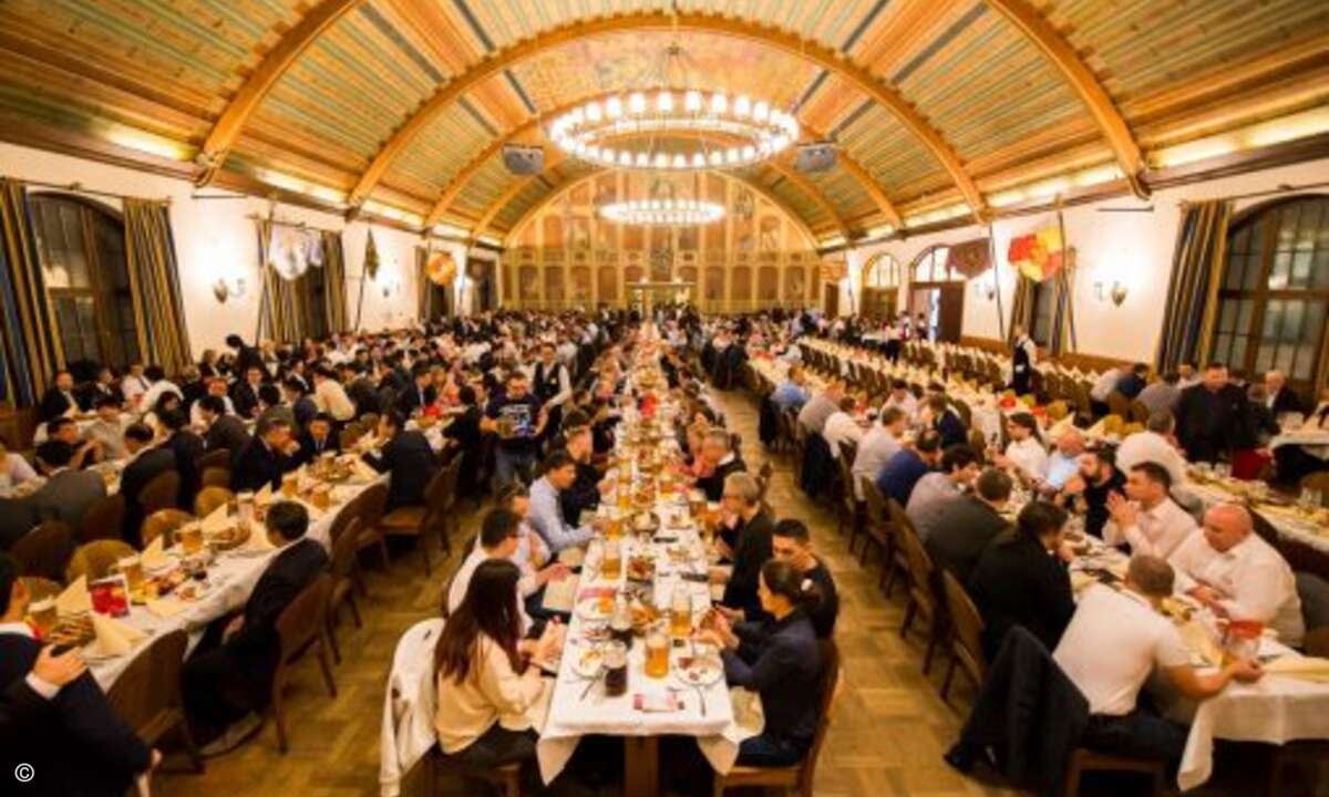 Nachdem Fujitsu früher schon mal in der Messe ein Oktoberfest aufgebaut hatte, gab es dieses Jahr das Original (Bild: Fujitsu)