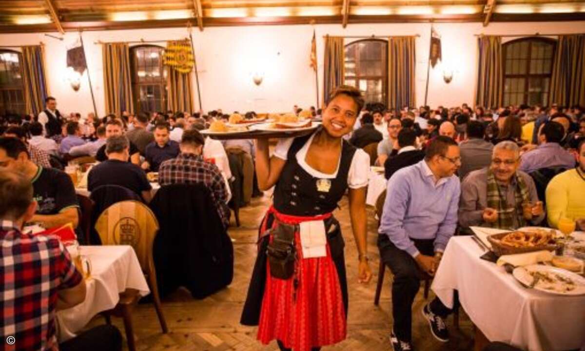 Zum Bier gabs bayerische Spezialistäten (Bild: Fujitsu)