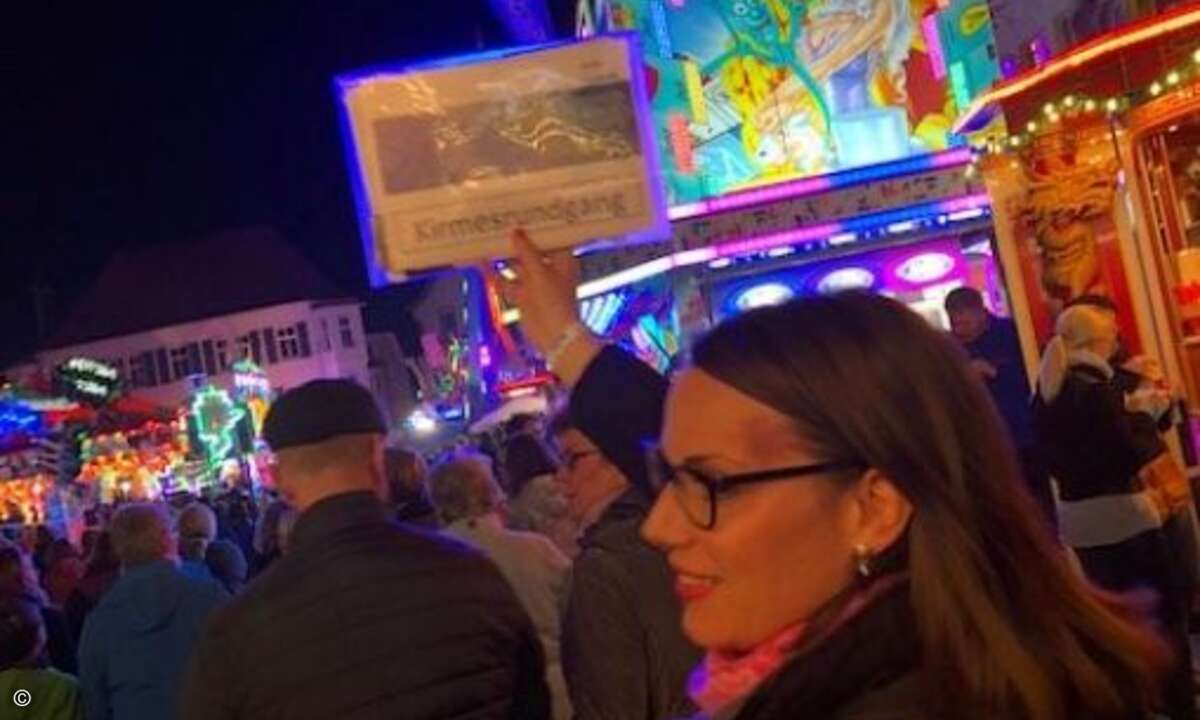 Also-Marketing-Leiterin Sabrina Hoefs führte auch in diesem Jahr die Gäste sachkundig durch die Stadt (Bild: CRN)