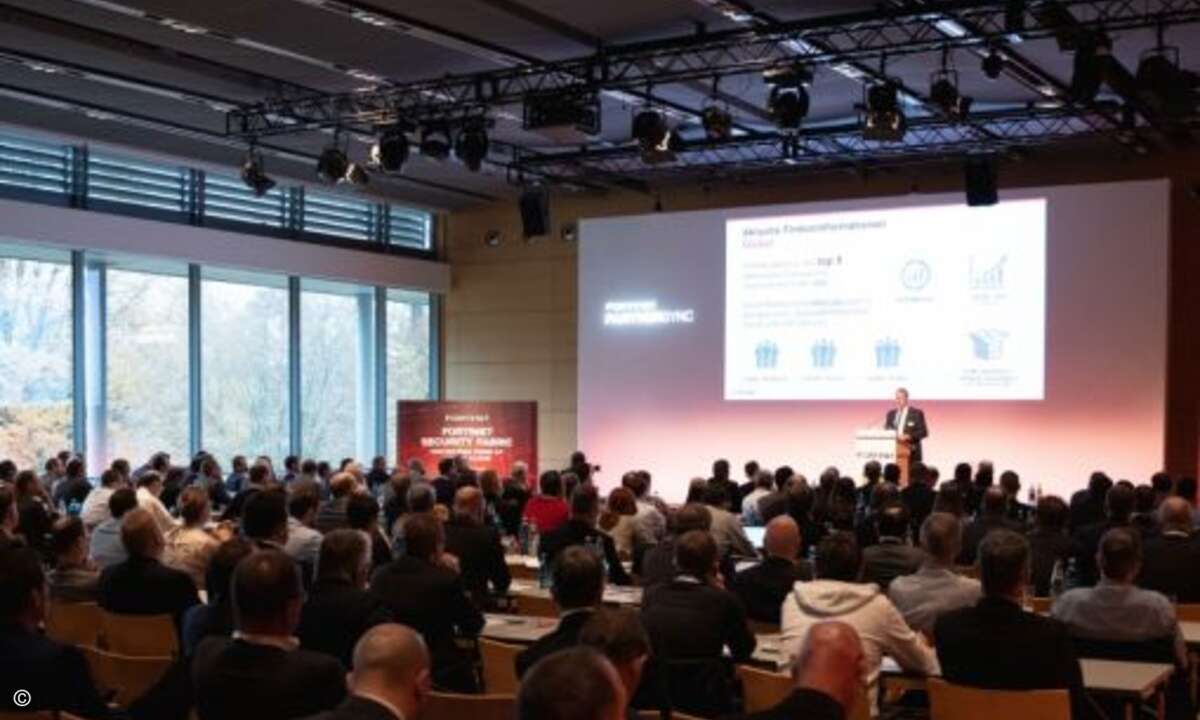 Christian Vogt begrüßt Partner und Kunden zur Fortinet-Konferenz (Foto: Fortinet)