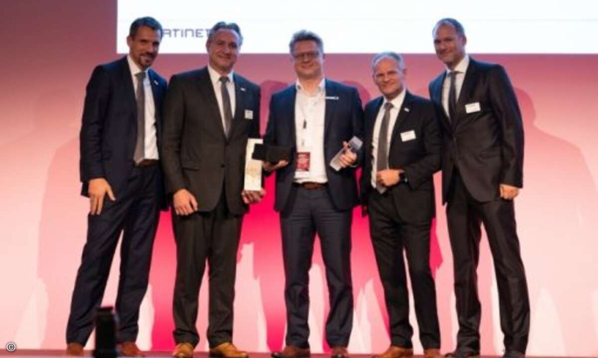Die Auszeichnung als »Mid-Market Partner of the Year« ging an Bechtle (Foto: Fortinet)