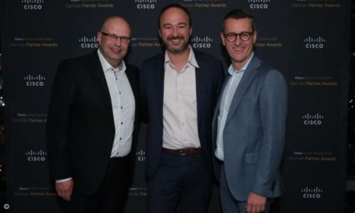 Die Auszeichnugn für den »Distributor of the Year« ging an Ingram Micro (Foto: Cisco)