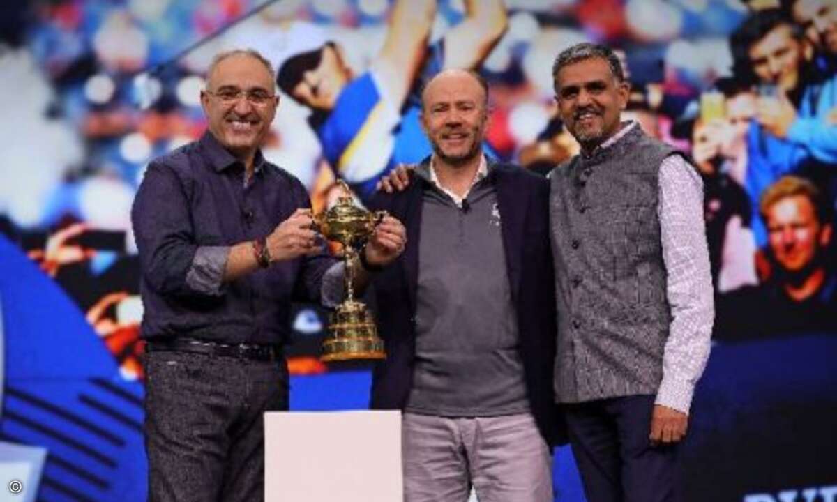 Hinter dem Grün des Ryder Cup, vernetzen 700 Wlan-Accesspoints und 130 Switche das Areal. Michael Cole, CTO Ryder Cup (Mitte), ist für HPE-Chef Neri und Aruba-Mitbegründer Keerti Melkote ein Vorzeigekunde.
(Foto: HPE)