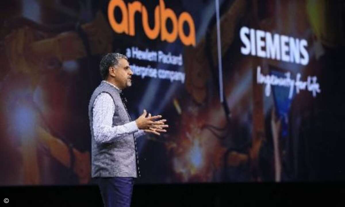 Aruba ist für HPE eine wichtiger Säule im Intelligent Edge Computing. Keerti Melkote betonte, wie wichtig für HPE die Partnerschaft mit Siemens sei.
(Foto: HPE)