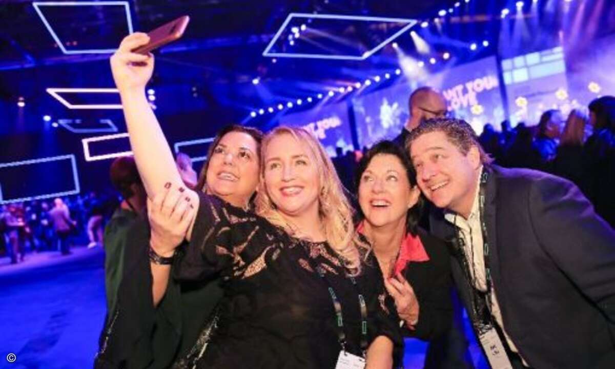 Keine Messe ohne Selfie.
(Foto: HPE)