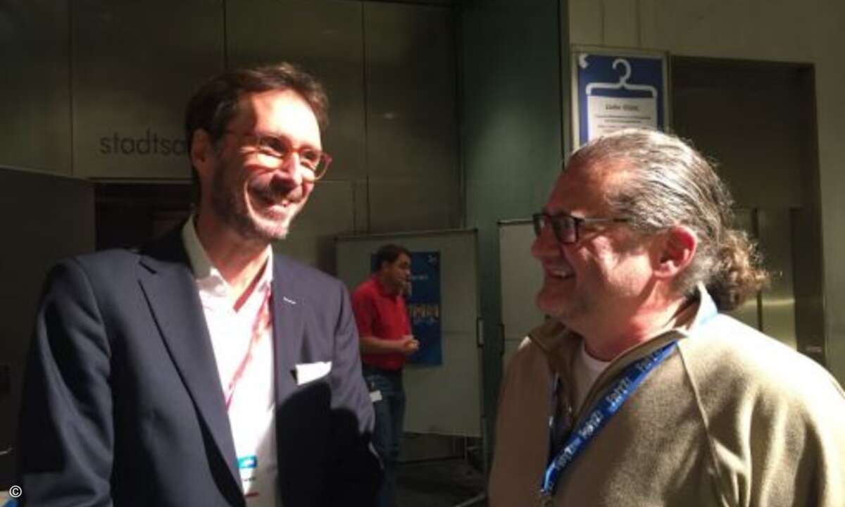 Erster Ansprechpartner bei AVM wenn es um den Channel geht: Michael Sadranowski (AVM, links) im Gespräch mit Dennis Soler (Soler Informationstechnik), Foto: CRN