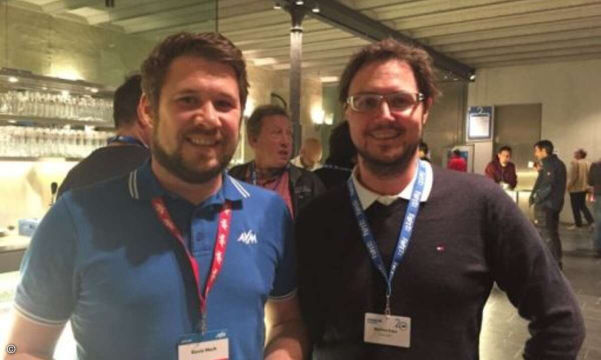Gut gelaunt beim Plausch in der Kaffeepause: Kevin Moch (AVM) mit Matthias Kraus (Kraus GbR), Foto: CRN