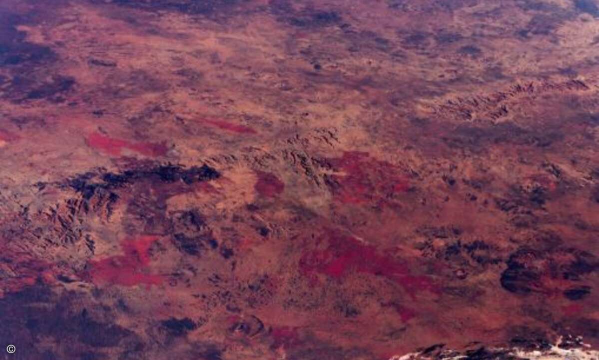 Outback Australien: Alexander Gerst sieht Uluru und die Bergkette Kata Tjuta und ist begeistert: »Was für eine faszinierende Landschaft, wie ein offenes Geologiebuch.«
(Foto: Alexander Gerst)