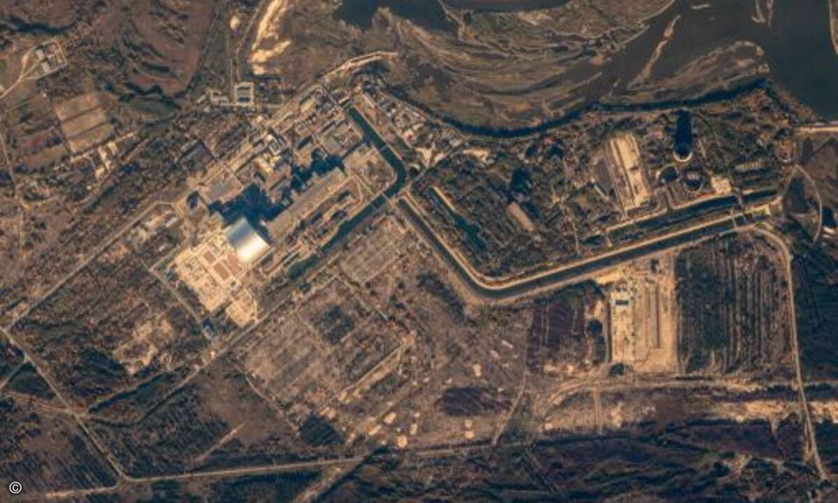 Das berüchtigte Kernkraftwerk Tschernobyl: Die neue gigantische Hülle wurde mittlerweile über den beschädigten Reaktor geschoben.
(Foto: Alexander Gerst)