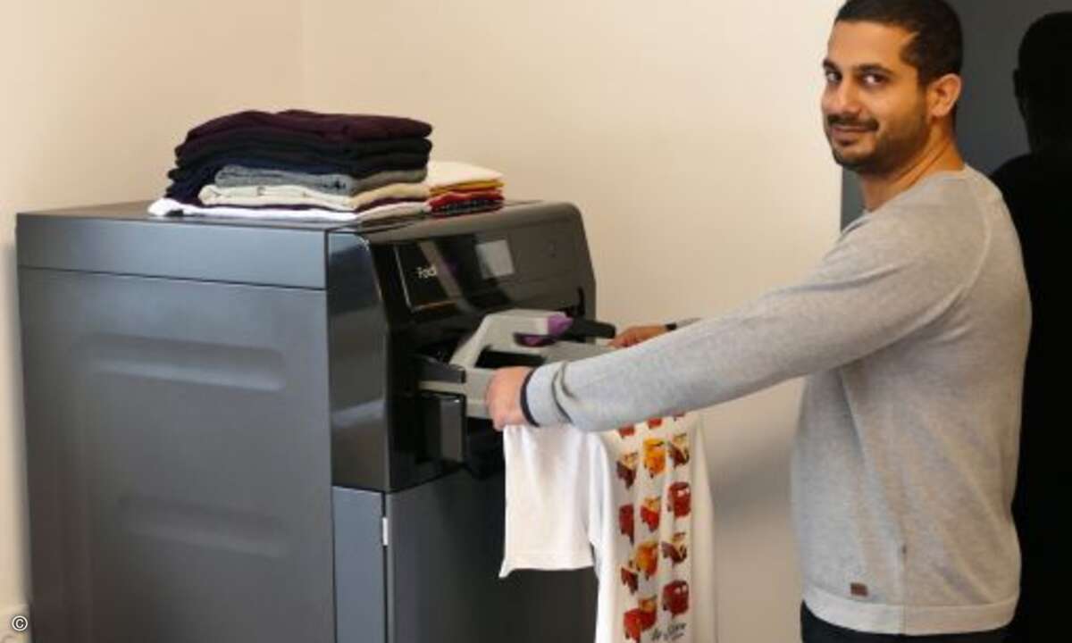 Einen Wäschekorb voller Nerd-T-Shirts perfekt falten in Windeseile? (Foto: Foldimate Inc.)