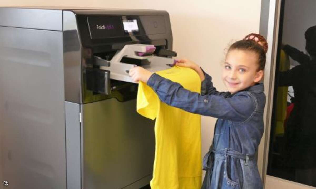 Dank der kinderleichten Bedienung können endlich auch die Kleinsten ihren Beitrag zur Hausarbeit leisten (Foto: Foldimate Inc.)