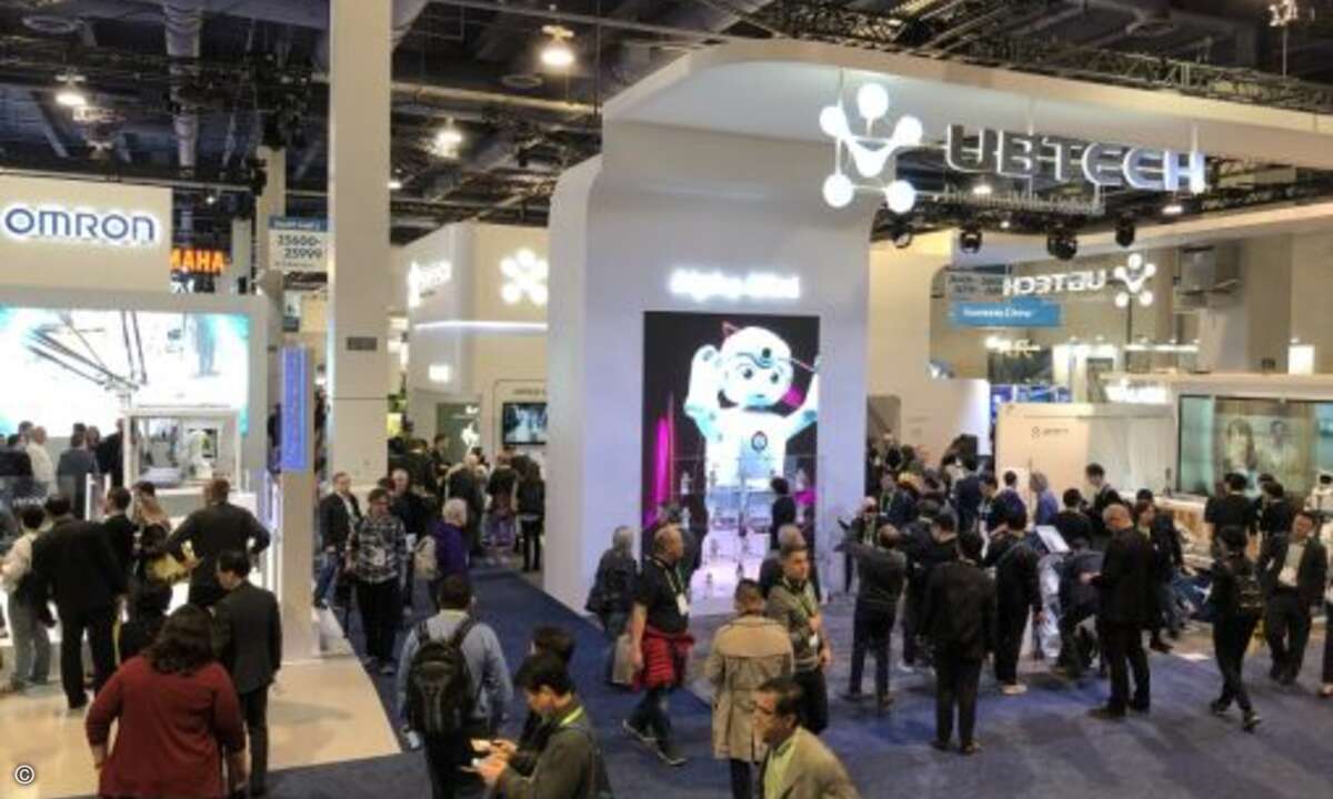 Jede Menge Roboter waren auch auf den Messeständen der CES zu sehen. Die mehr oder weniger intelligenten Humanoiden bevölkerten eine ganze Messehalle (Bild: CRN)
