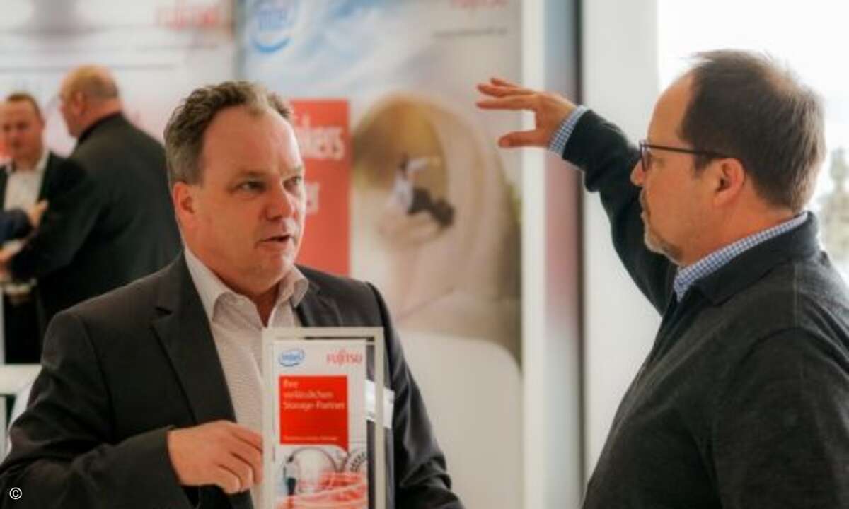 und diskutierten angeregt in den Pausen (Foto: Fujitsu)
