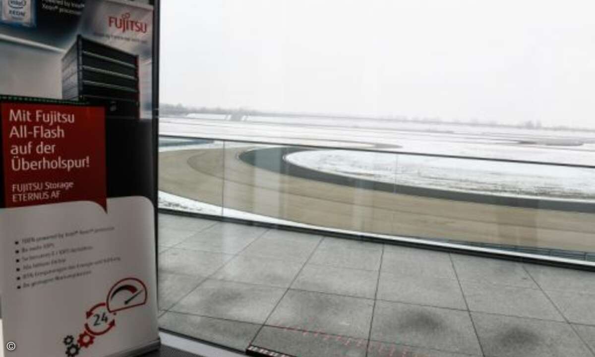 Zwischendurch lockt immer ein Blick auf die Audi-Teststrecke, auf die es später noch gehen soll (Foto: Fujitsu)