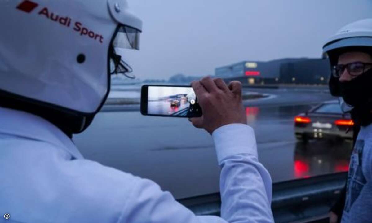 Dann stand endlich das Tageshighlight an: eine Fahrt in einem Audi R8 auf der Teststrecke des Automobilherstellers (Foto: Fujitsu)