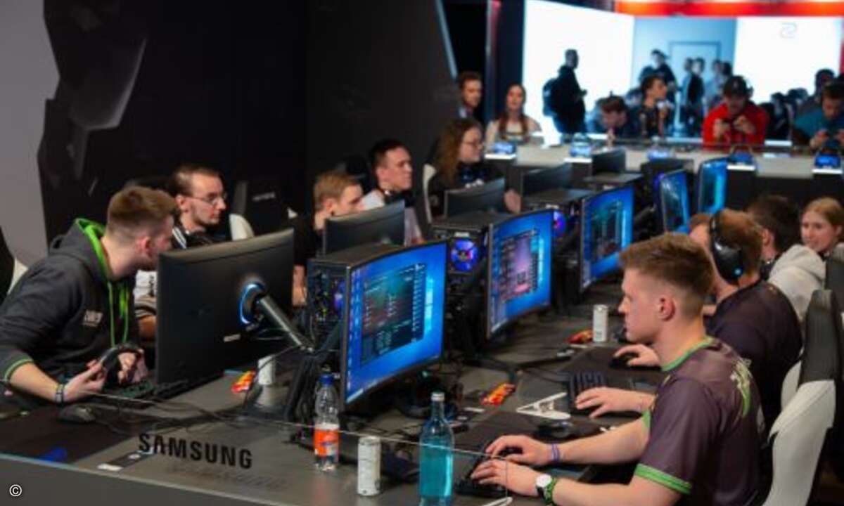 5 gegen 5 am Samsung-Stand (Bild: Samsung)