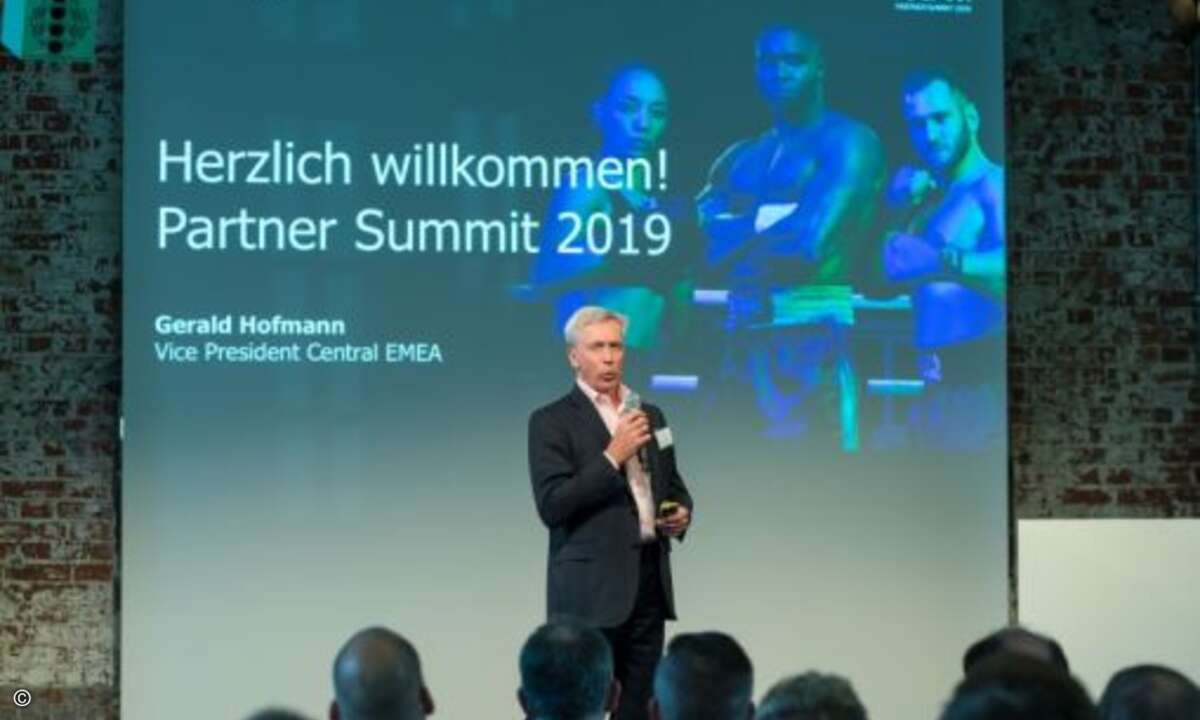 EMEA-Chef Gerald Hofmann begrüßt die Partner zum Veeam Partner Summit in der Klassikstadt Frankfurt (Foto: Veeam)