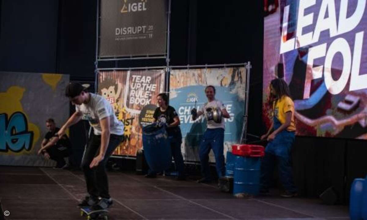 Diesen Anspruch demonstrierten Freestyler auf Skateboards und BMX-Rädern bei der Eröfffnungs-Show (Bild: Igel)