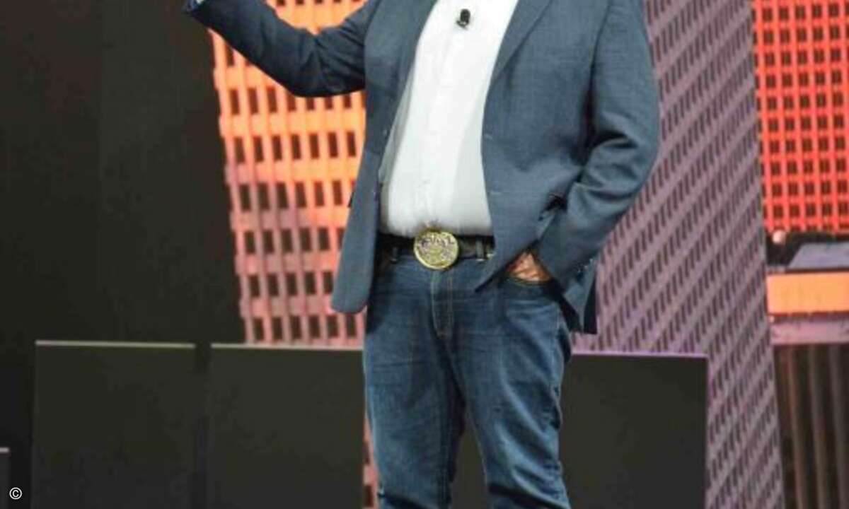 Vom Scheitel bis zur Sohle tritt HP-Chef Dion Weisler fast durchgängig im texanischen Look in Houston auf. Nur der Hut fehlt. Der stehe ihm nicht, sagt der CEO.
(CRN)