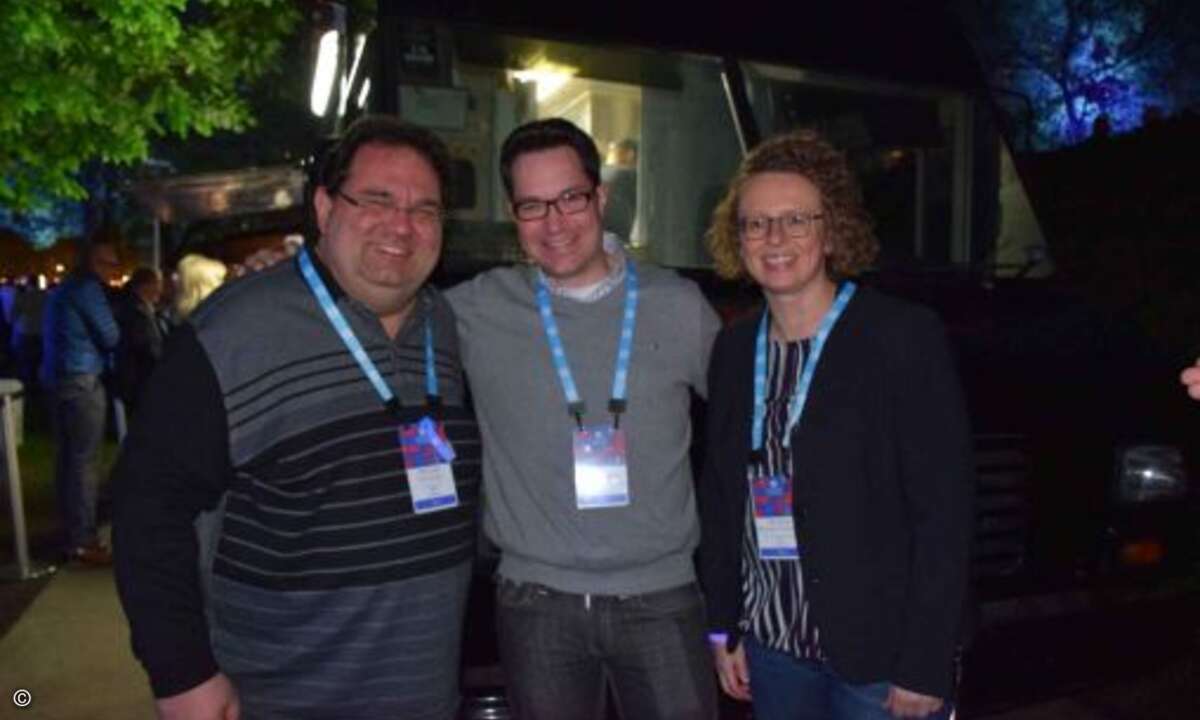 Michael Schickram, Volkan Weissenberg und Simone Blome-Schwitzki (beide Also Deutschland) bei der Abendparty.
(CRN)