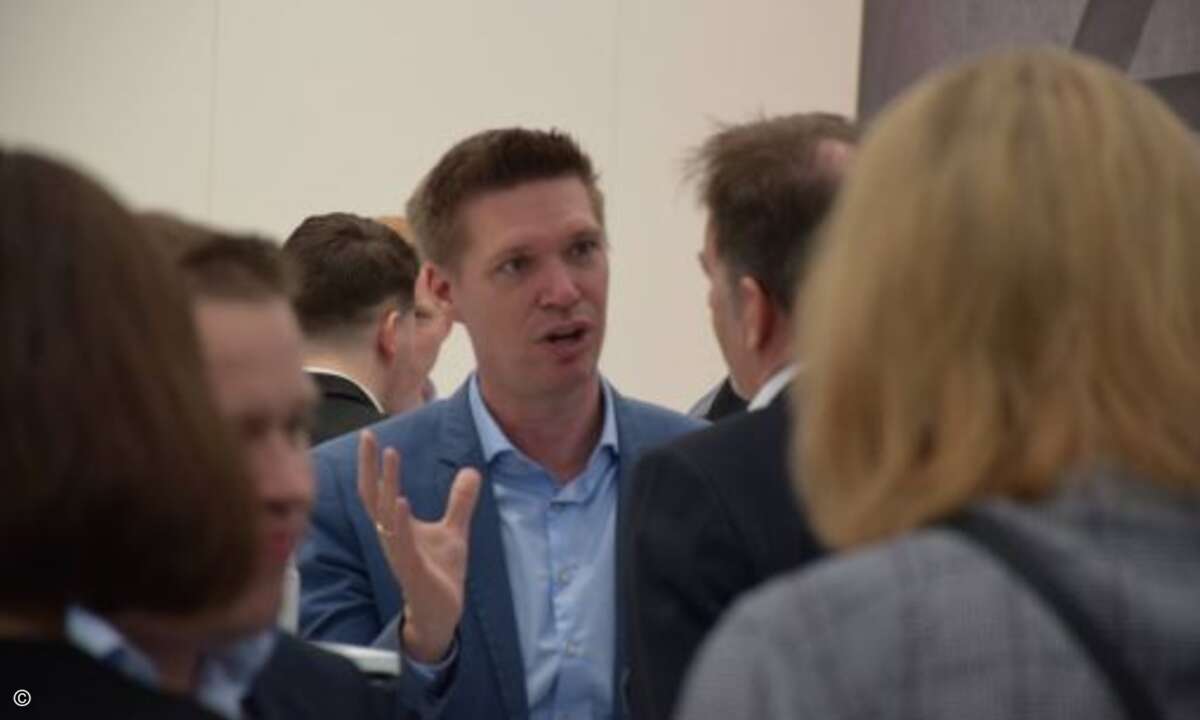 HP-Vertriebsleiter Jan Neumann in einem der vielen Kundengespräche.