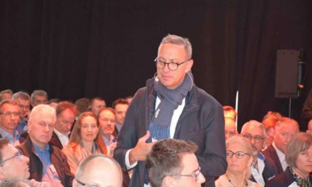 Wenn er morgen gehen würde, könnte jederzeit eine interne Führungskraft bei Also übernehmen und den Job vielleicht sogar besser machen als er, kokettiert Also-CEO Gustavo Möller-Hergt in seiner Keynote.