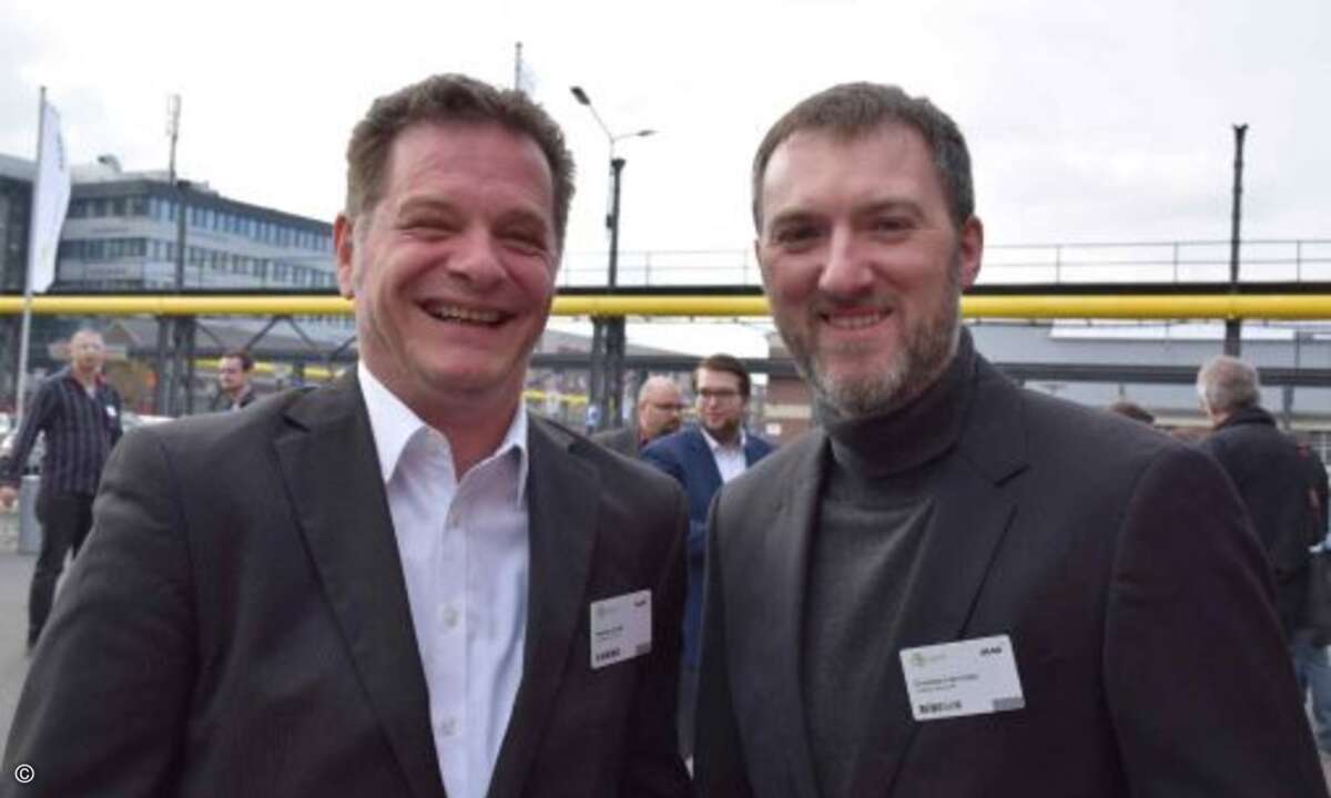 Andreas Arndt (li) und Christian Fuhrmann von Tandberg Data, in einem der wenigen Frischluftaugenblicke, wo man keine Kunden- sondern Pressegesrpäche mit CRN führt.