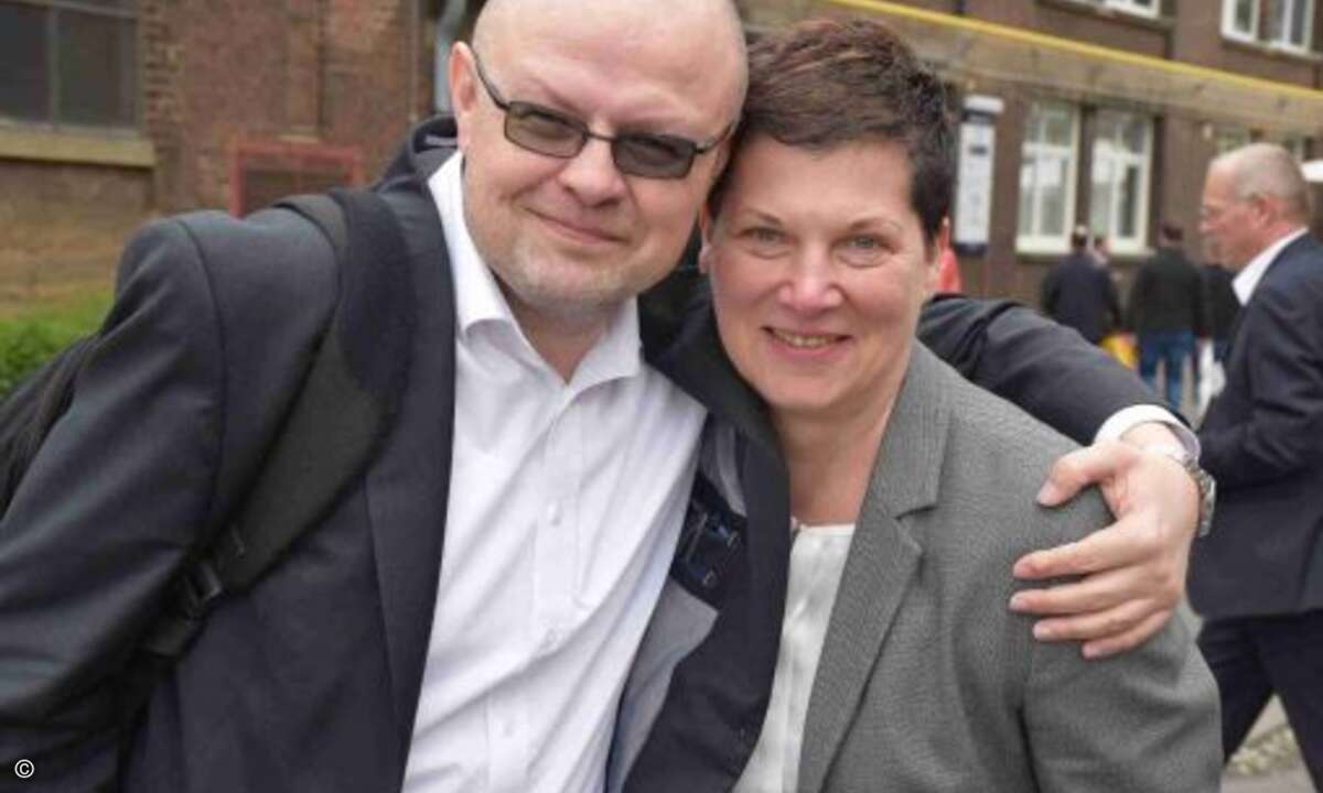 Maria Kornhoff (iTeam) und Adam Janetzki (Synaxon) auf Erkundungstour bei der Also CTV.