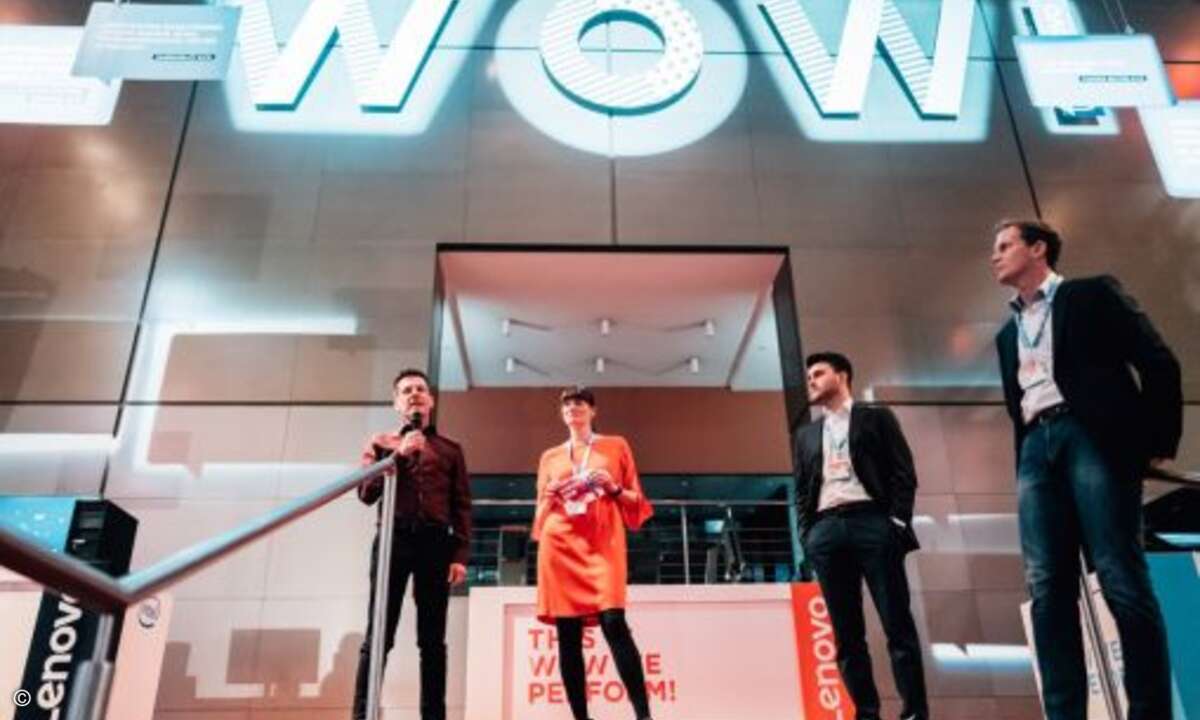 Dieter Stehle, Sabine Hammer, Oliver Rootsey und Mirco Krebs von Lenovo (von links) gaben den Startschuss zur Abschluss-Party (Bild: Lenovo)