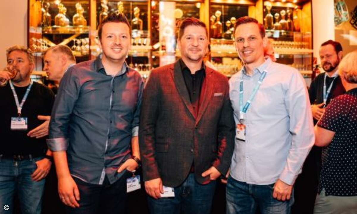 Jürgen Schönwälder und Martin Schmuderer (beide Also) mit Gerald Fuchs (Lenovo) (von links, Bild: Lenovo)