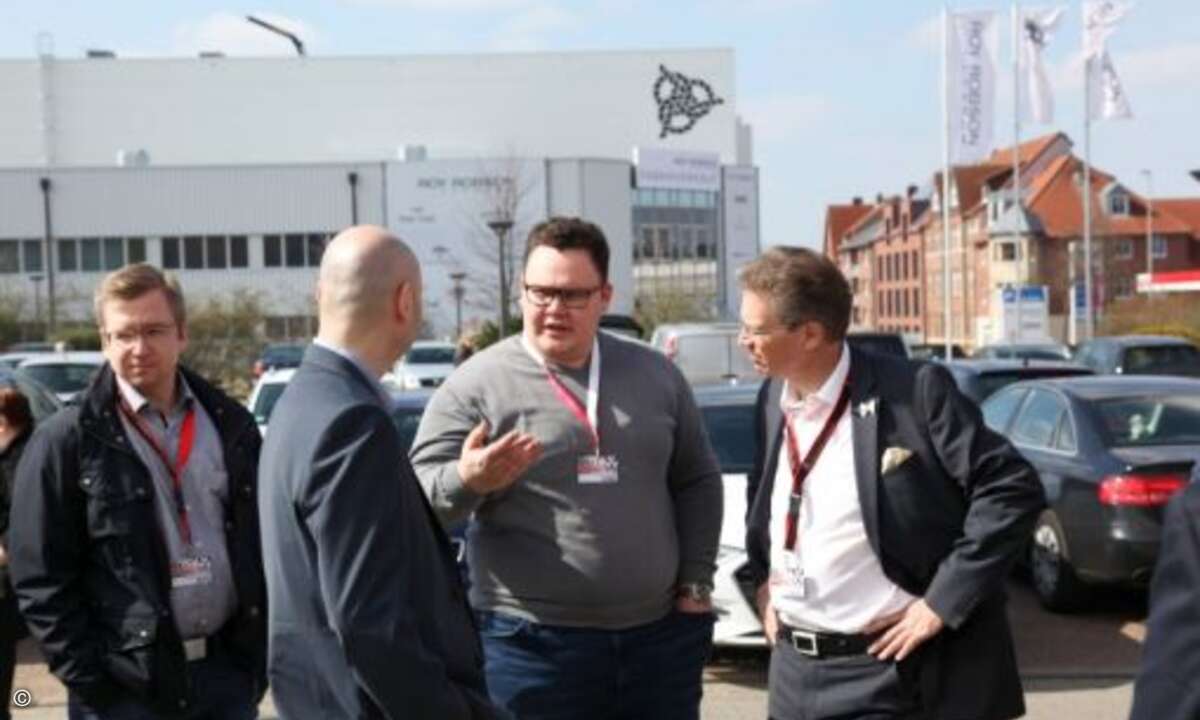 Jörg Nitzsche (Dubrau GmbH), Jan-Darius Fötsch (Securepoint) und Uwe Hofmann (Masterplan IT) im Gespräch (Foto: Securepoint)