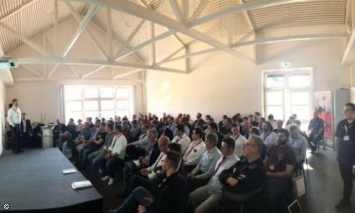 Die etwa 100 Partner harren gespannt der Dinge, die da kommen (Foto: Securepoint)