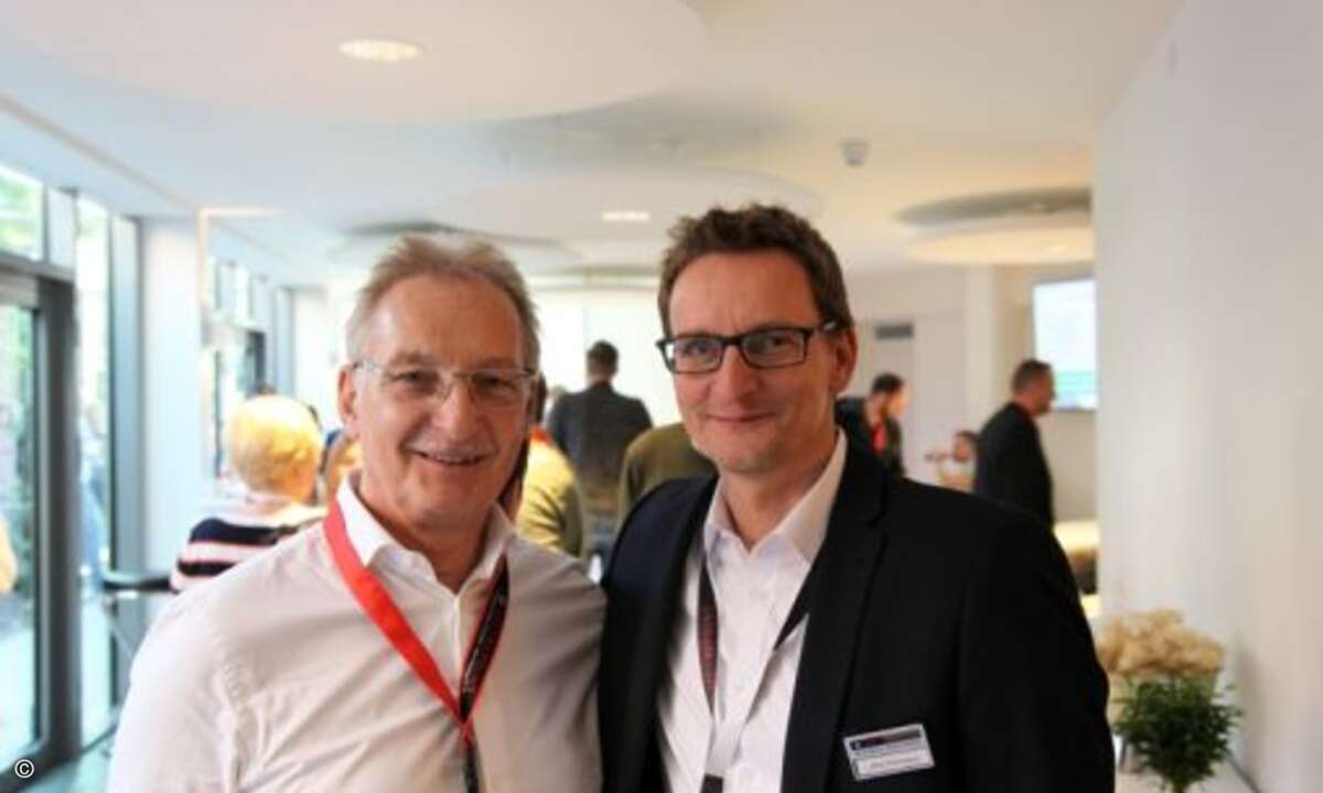 Jörg Hohmann von Securepoint mit Friedrich Böhm von Friedrich Böhm Consulting, auf den am Abend noch eine Überraschung wartete (Foto: Securepoint)