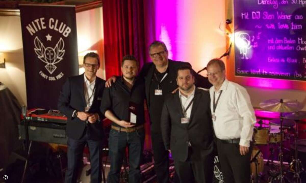 Joachim Lang von CTL Computertechnik (2.v.li.) durfte sich über die Auszeichnung für die meisten verkauften UTM-Firewalls freuen, die Jörg Hohmann, Lutz Hausmann, René Hofmann und Eric Kaiser überreicht wurde (Foto: Securepoint)