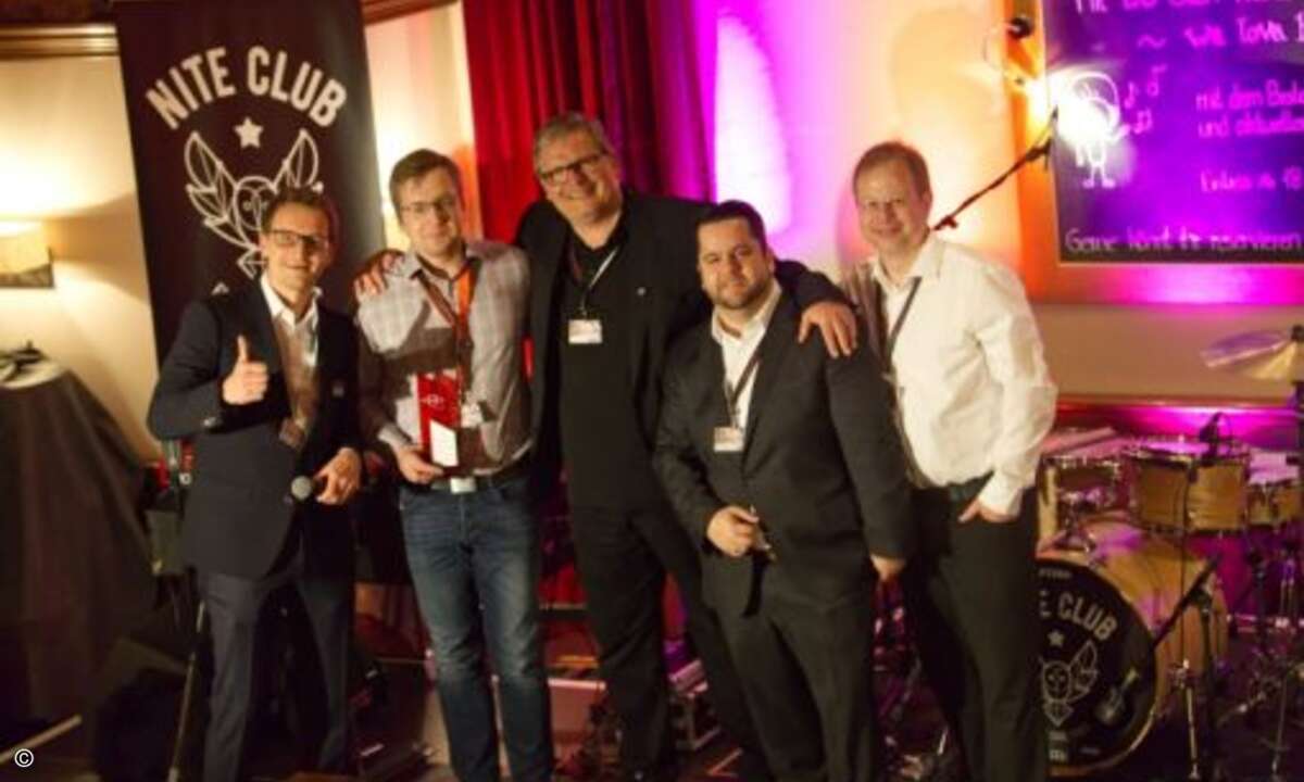 André Wandschneider von Bessin Büro- und Datensysteme (2.v.li.) freut sich mit dem Securepoint-Team über den Award für den Top-Partner »UMA E-Mail-Archiv« (Foto: Securepoint)