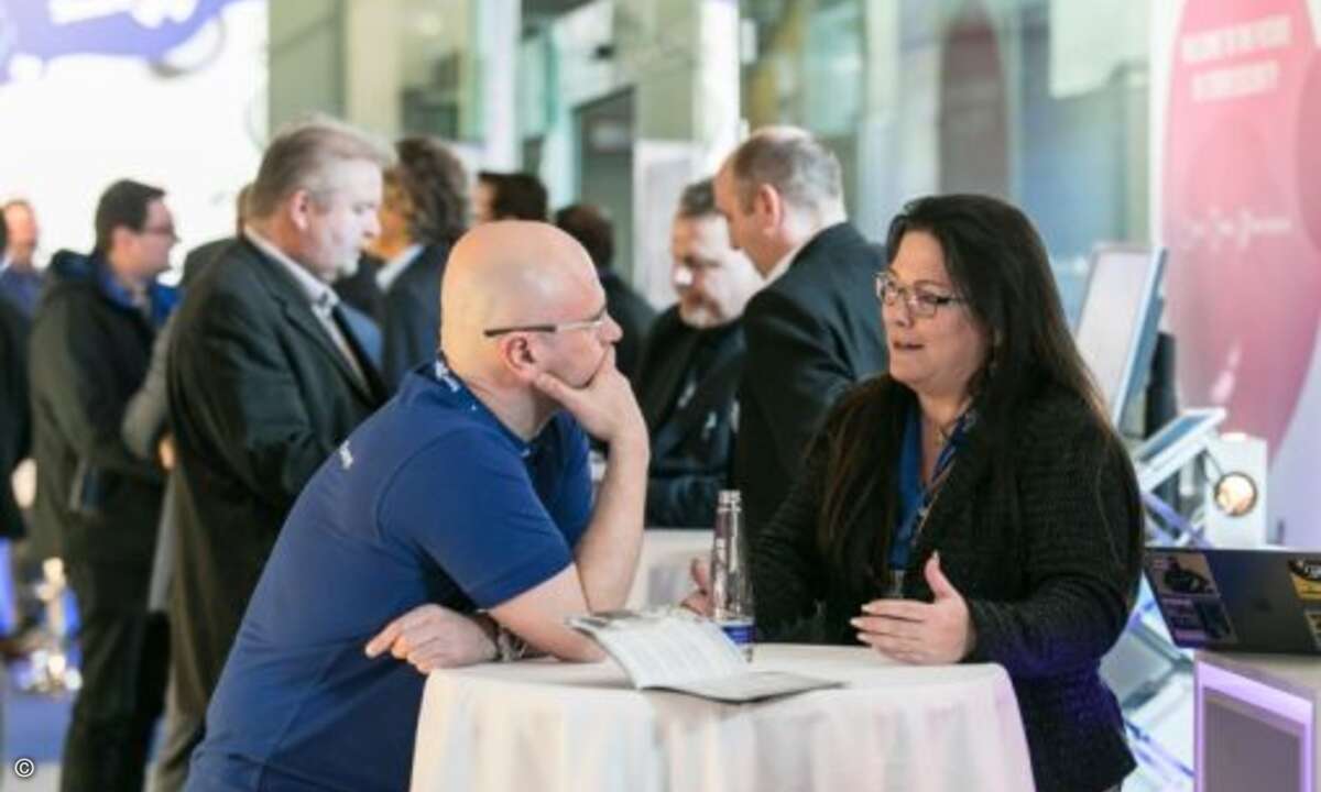 In den Pausen lockten interessante Gespräche mit dem Securelink-Team ... (Foto: Klaus D. Wolf – Securelink)