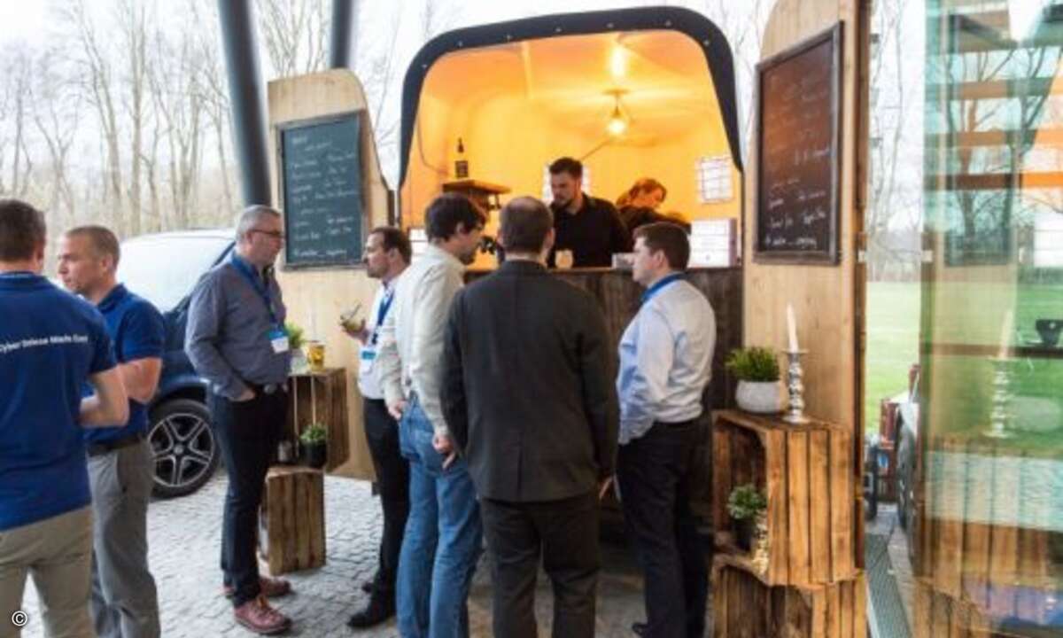 Für Getränkenachschub ist gesorgt (Foto: Klaus D. Wolf – Securelink)