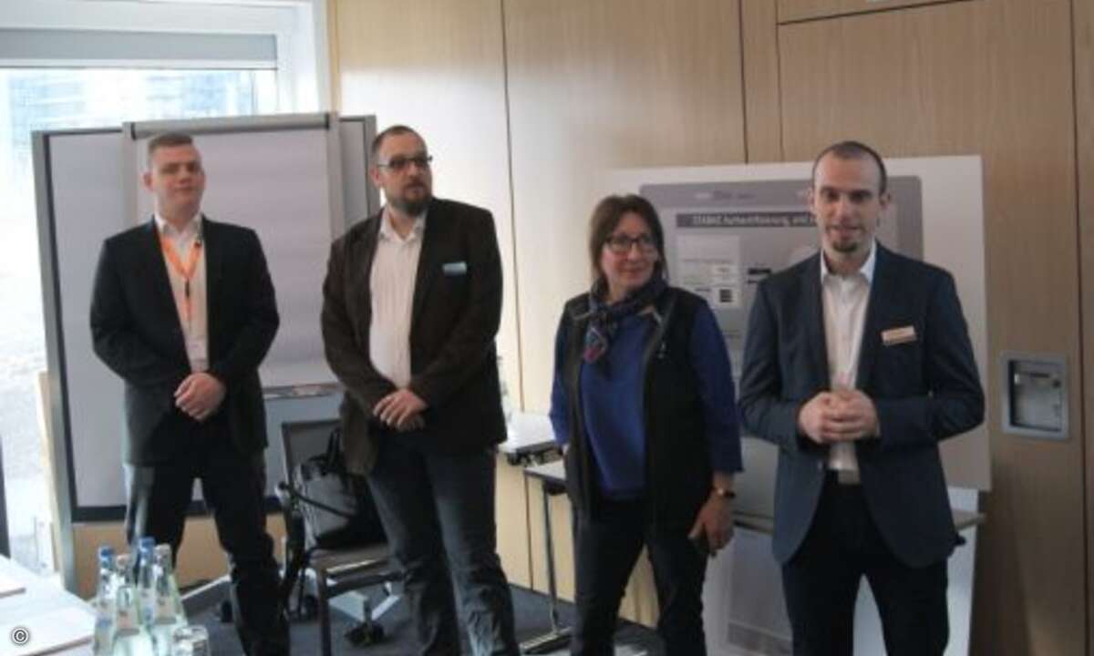 Das Sysob-Team stellt sich den Gästen vor: Florian Bock, Thorsten Leckebusch, Sabine Suttner und Thomas Stahl (Foto: CRN)